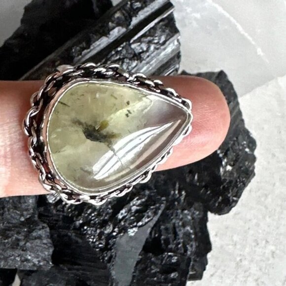 Prehnite maximalist silver ring - Picture 2 of 3